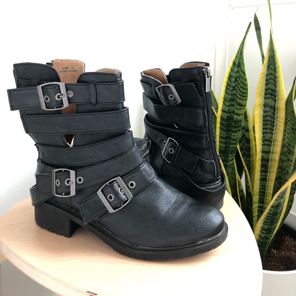 Chunky and grungy vegan leather boots! Lightly used. Dollhouse brand. Size 7.5